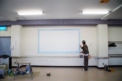 �ǂɃX�N���[��